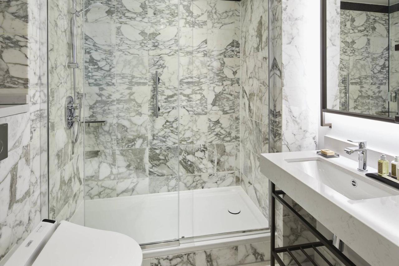 One-Bedroom Suite with Executive Lounge Access