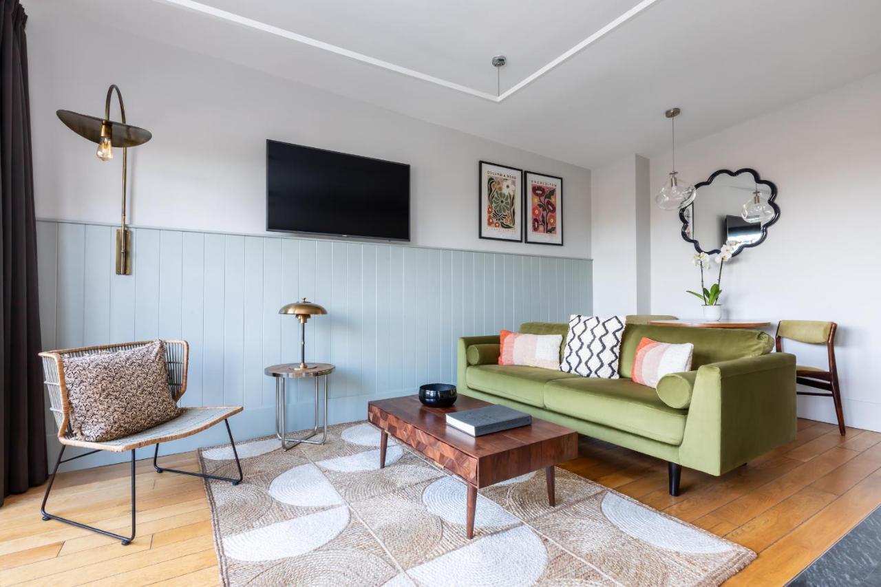 Deluxe One Bedroom Suite,1715536365:JPEG