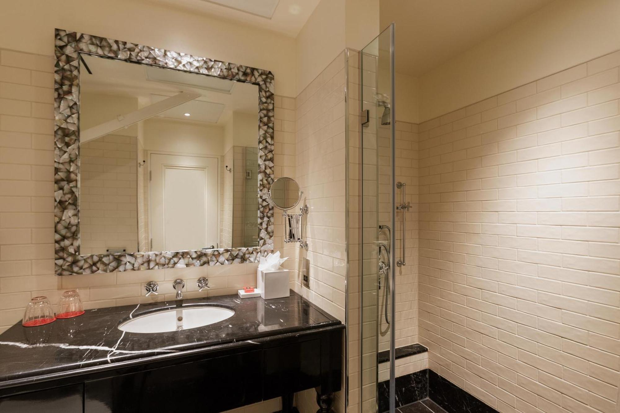Lambeth Suite