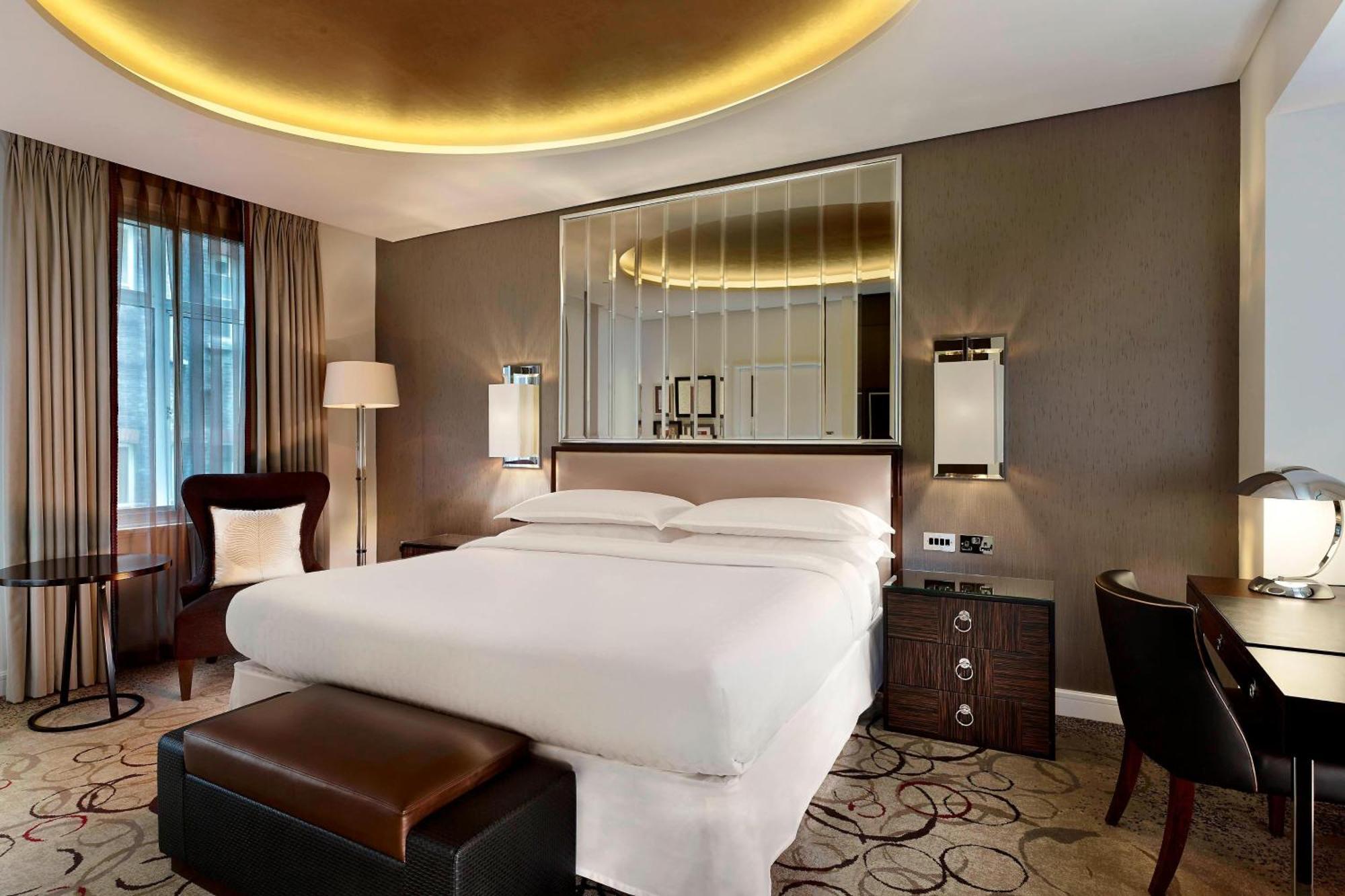 Club Queen Room Club Lounge Access