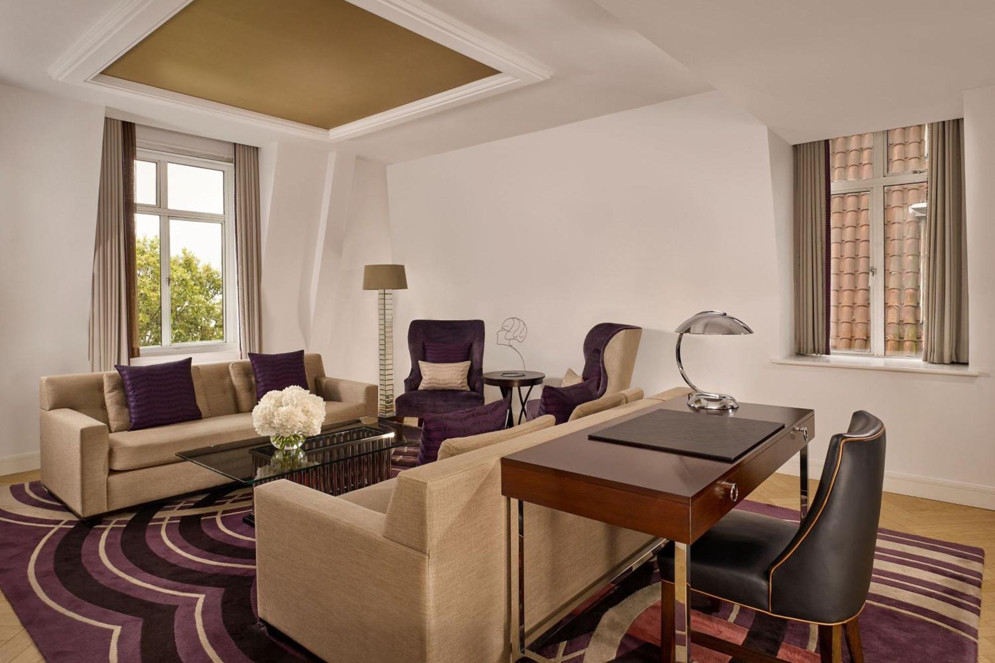One-Bedroom King Suite Park View Club Lounge Access