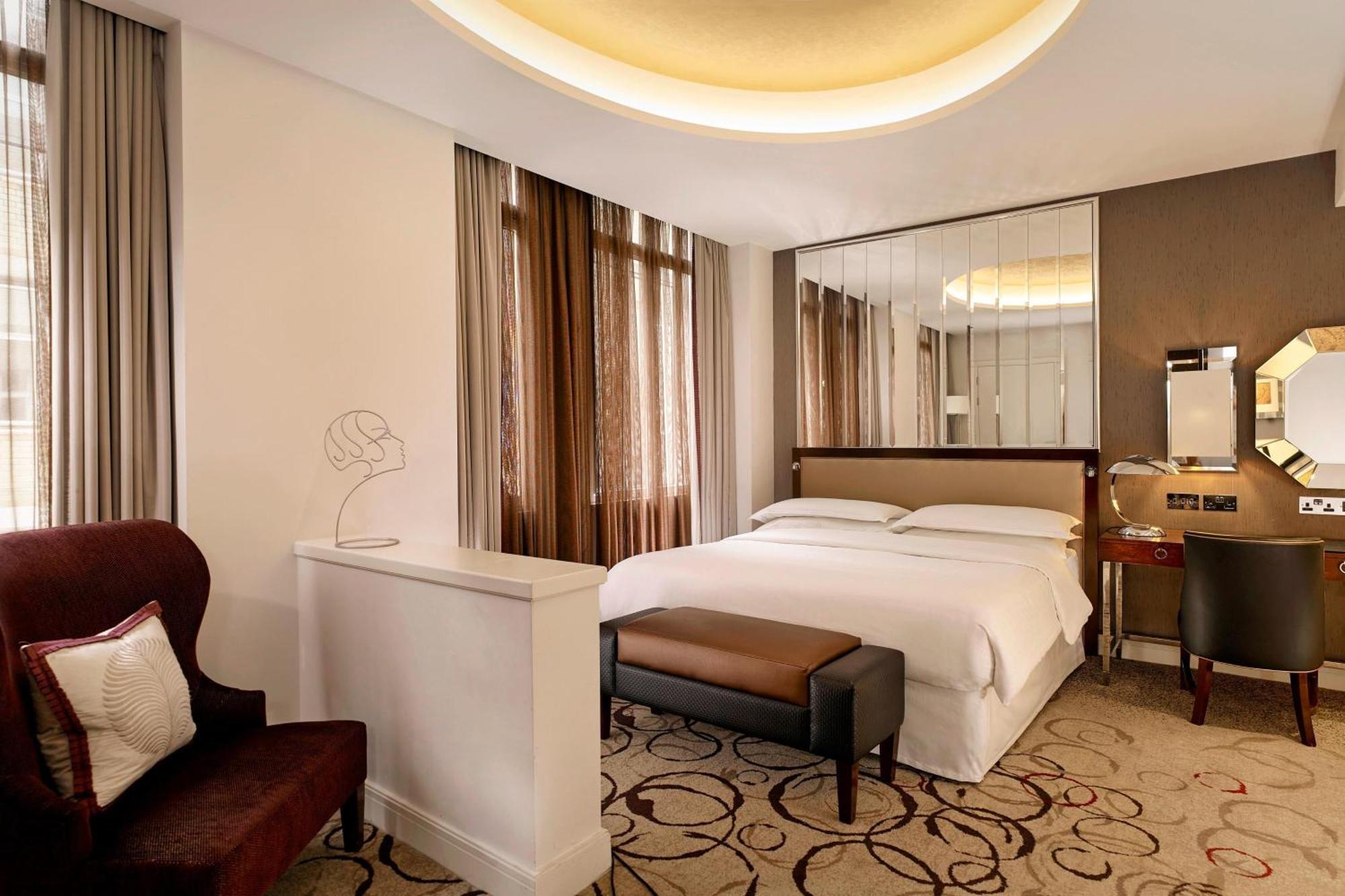 Club Queen Room Club Lounge Access