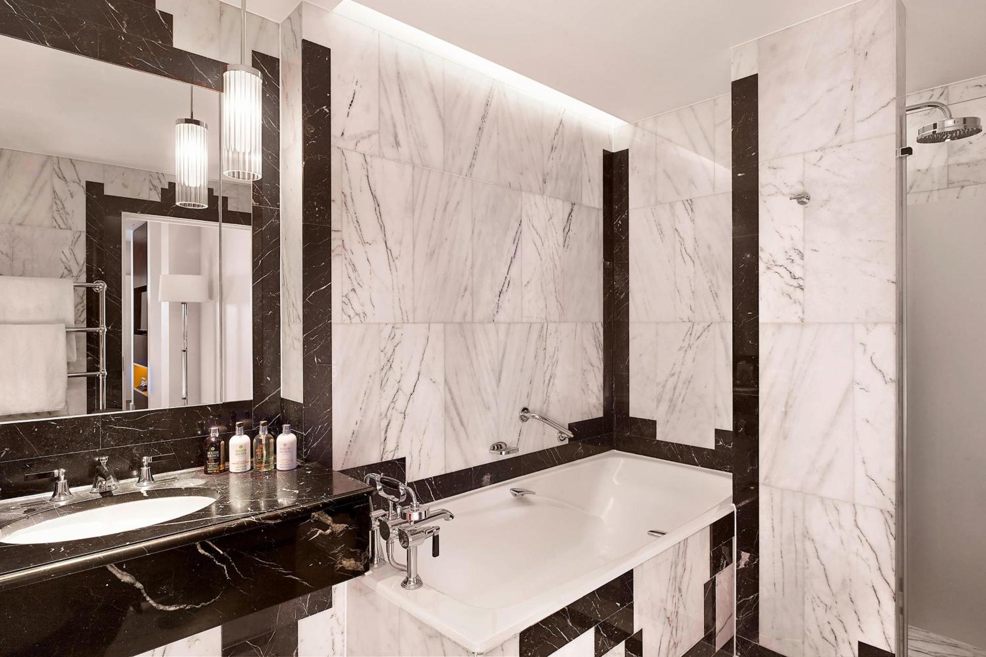 One-Bedroom Grand King Suite Park View Club Lounge Access