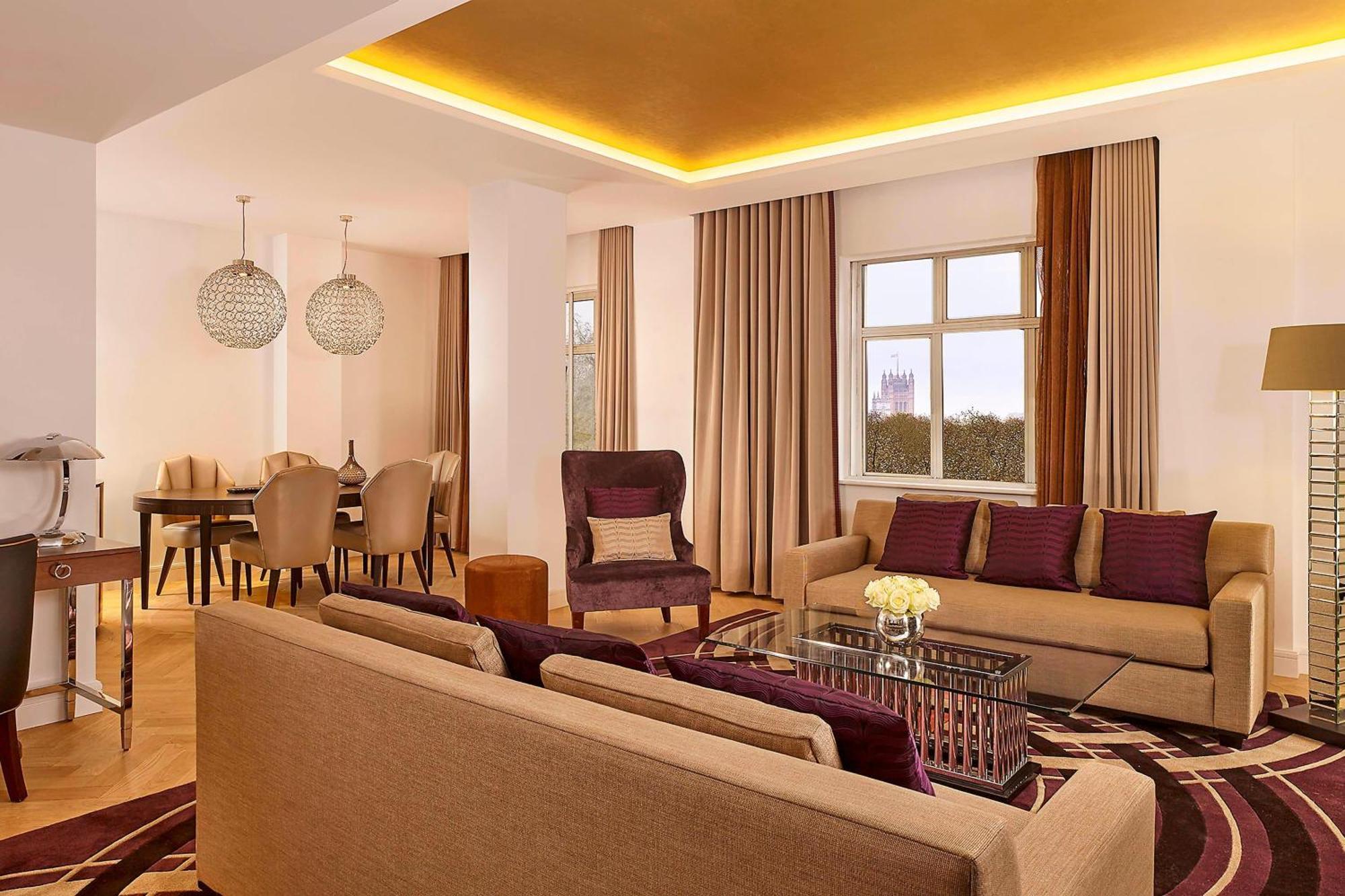 One-Bedroom Grand King Suite Park View Club Lounge Access