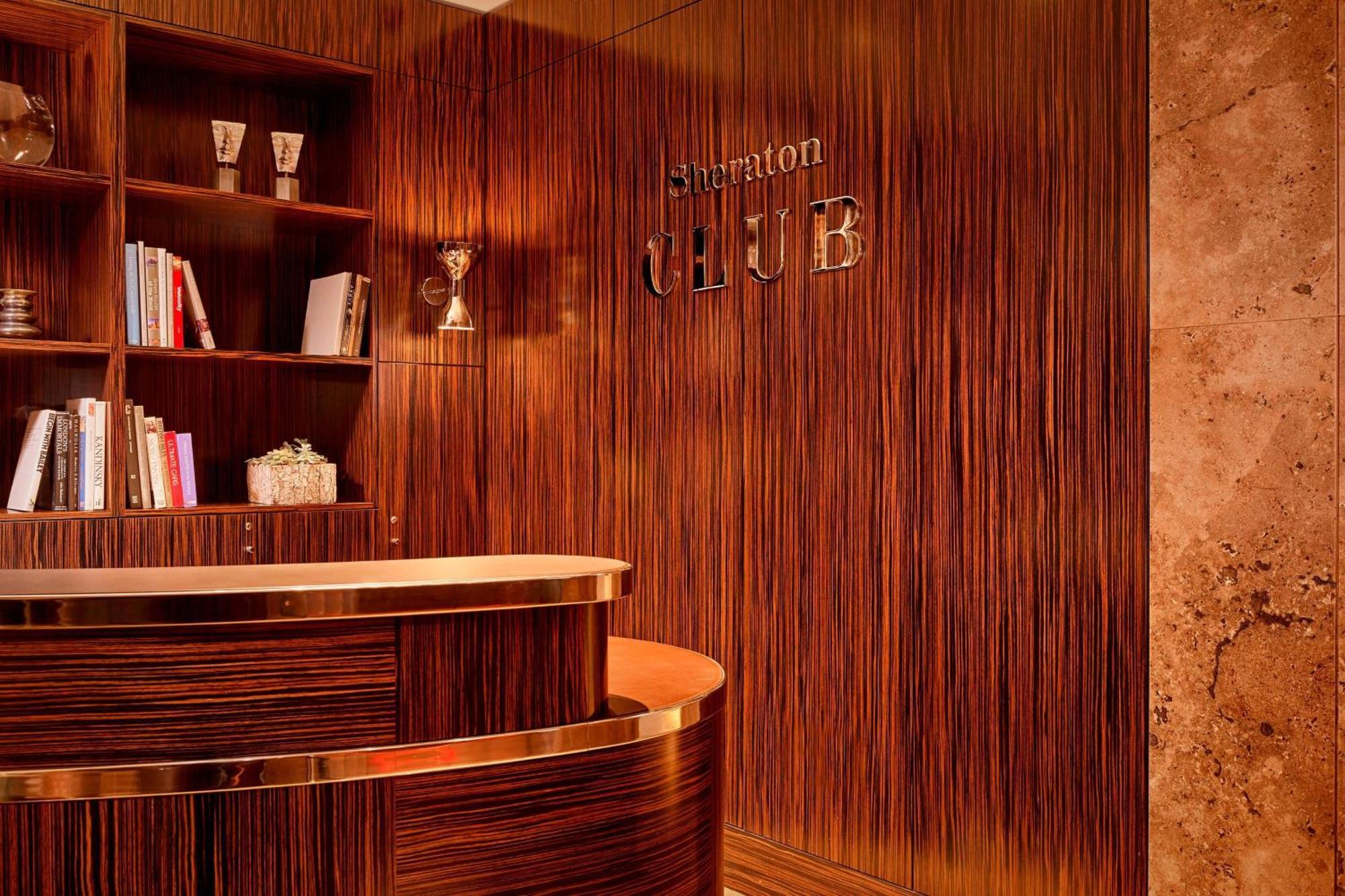 One-Bedroom Grand King Suite Club Lounge Access