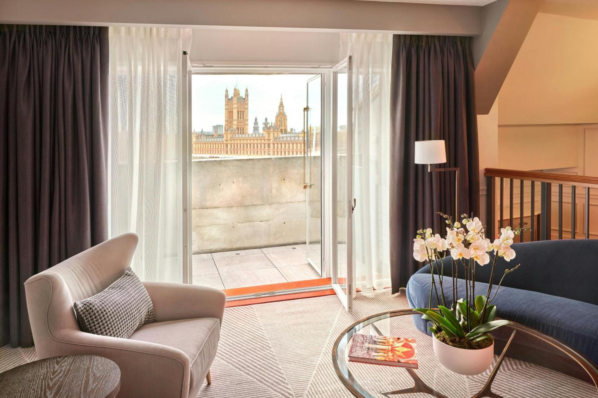 Penthouse Suite Club Lounge Access