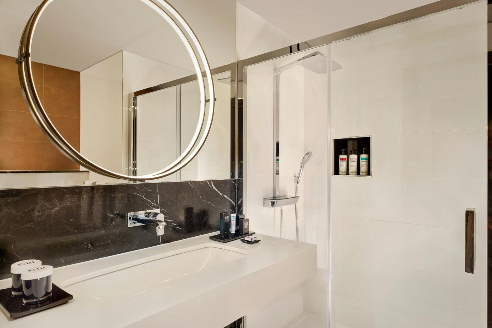 Family Affair Connecting Guest room City view