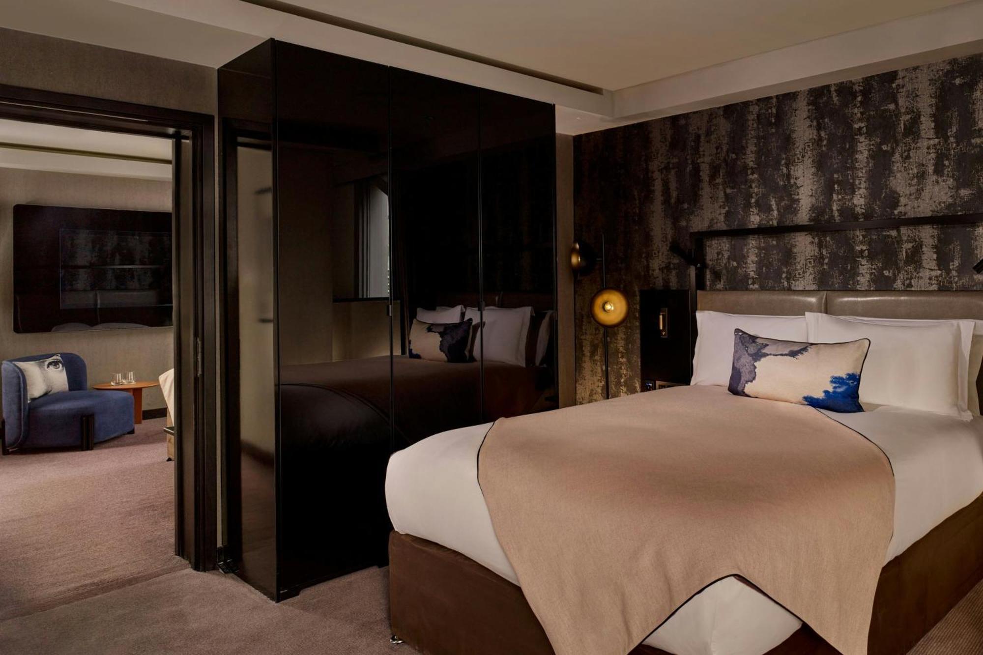 Family Affair Connecting Guest room City view
