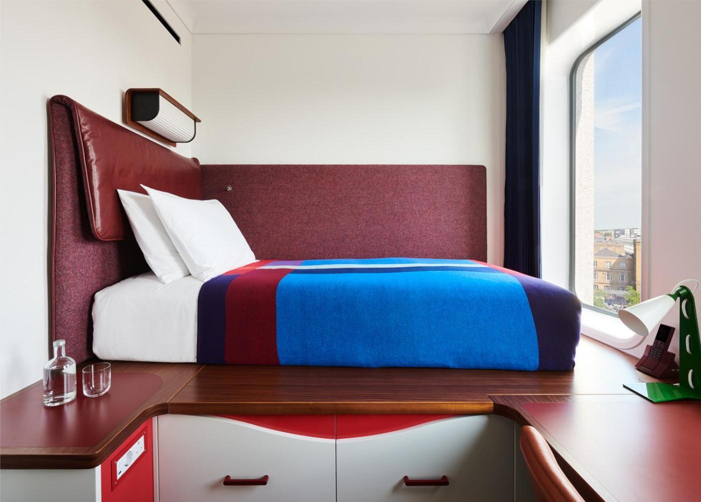 Standard Twin with One Twin Bed,1123790565:JPEG