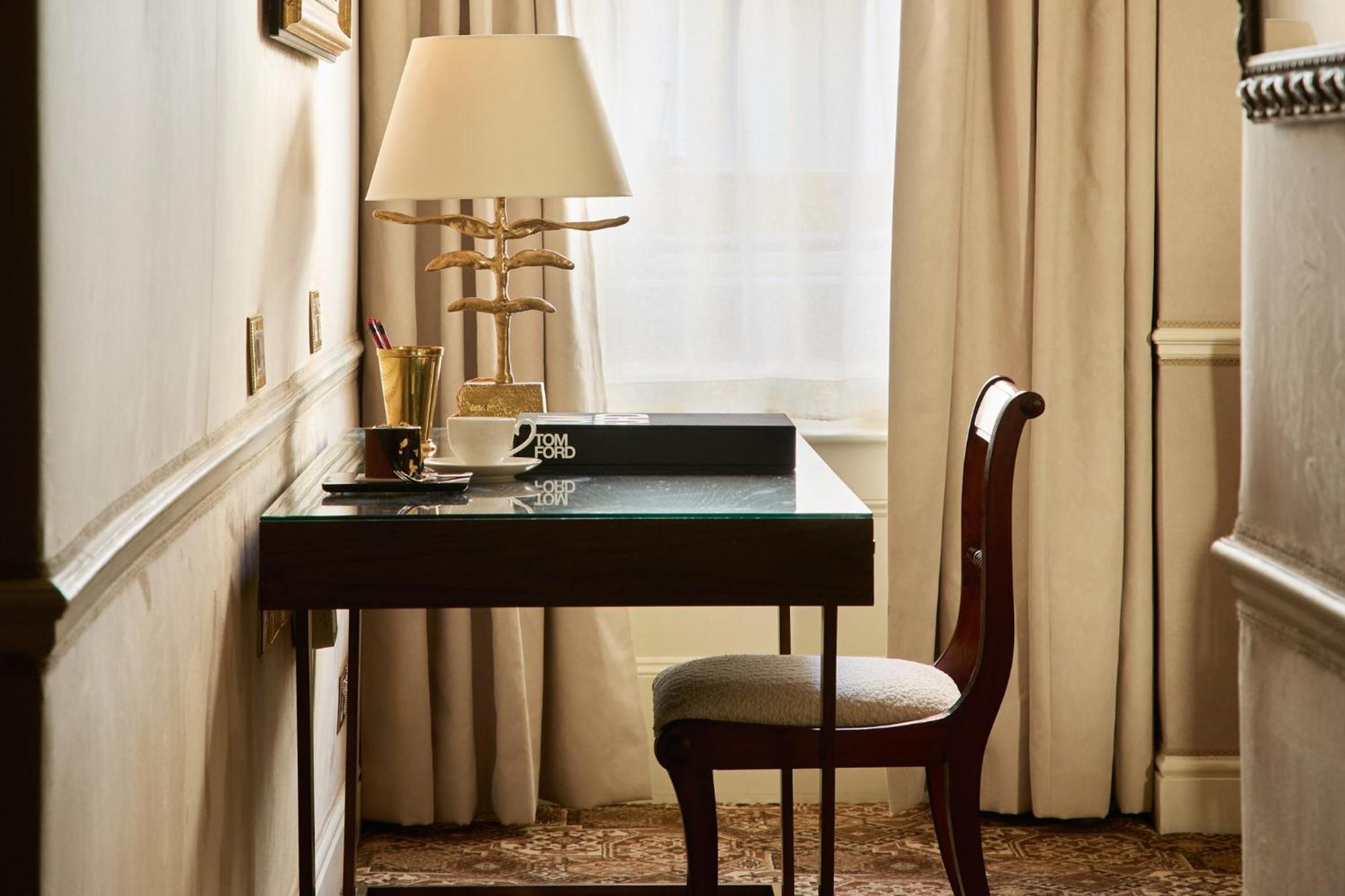 Victoria & Albert Suite