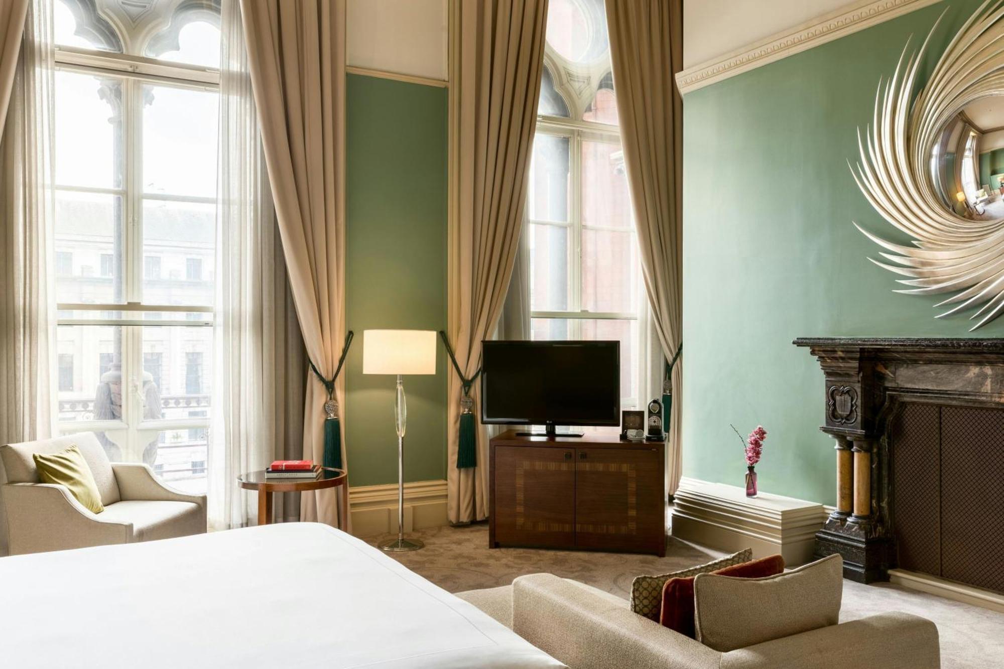 Grand Junior Suite with One King Bed