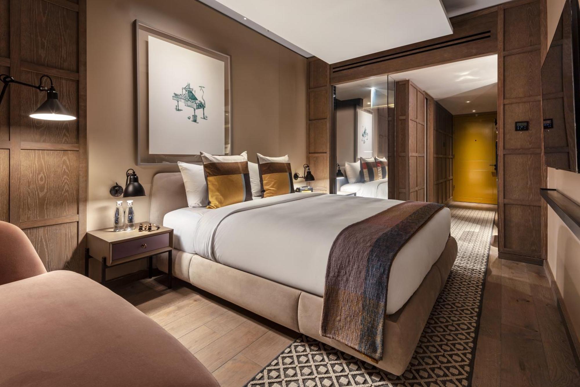 Deluxe King Room The Londoner Platinum