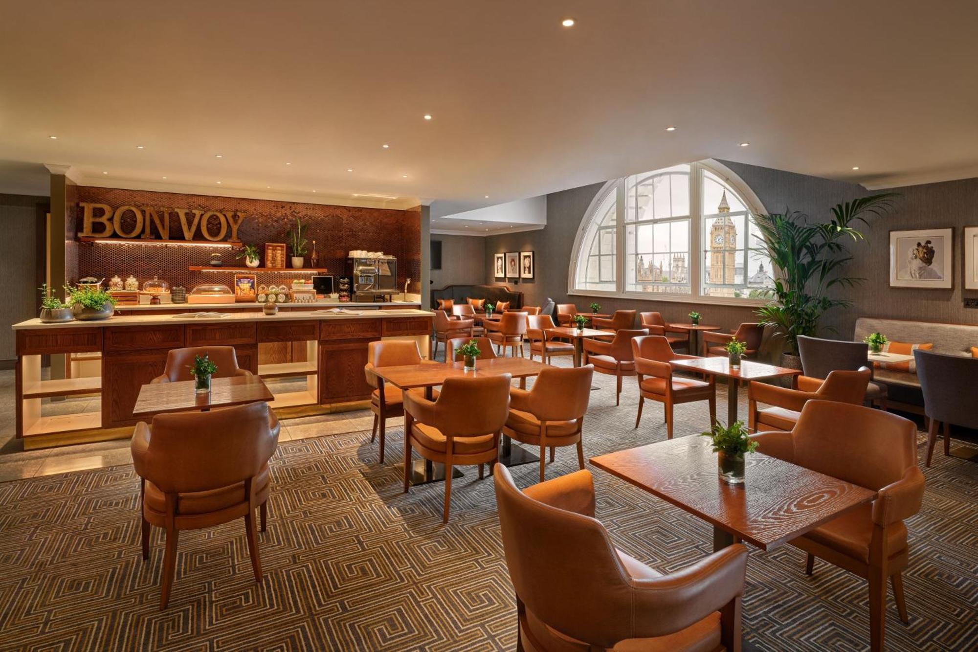 Penthouse Suite Club Lounge Access