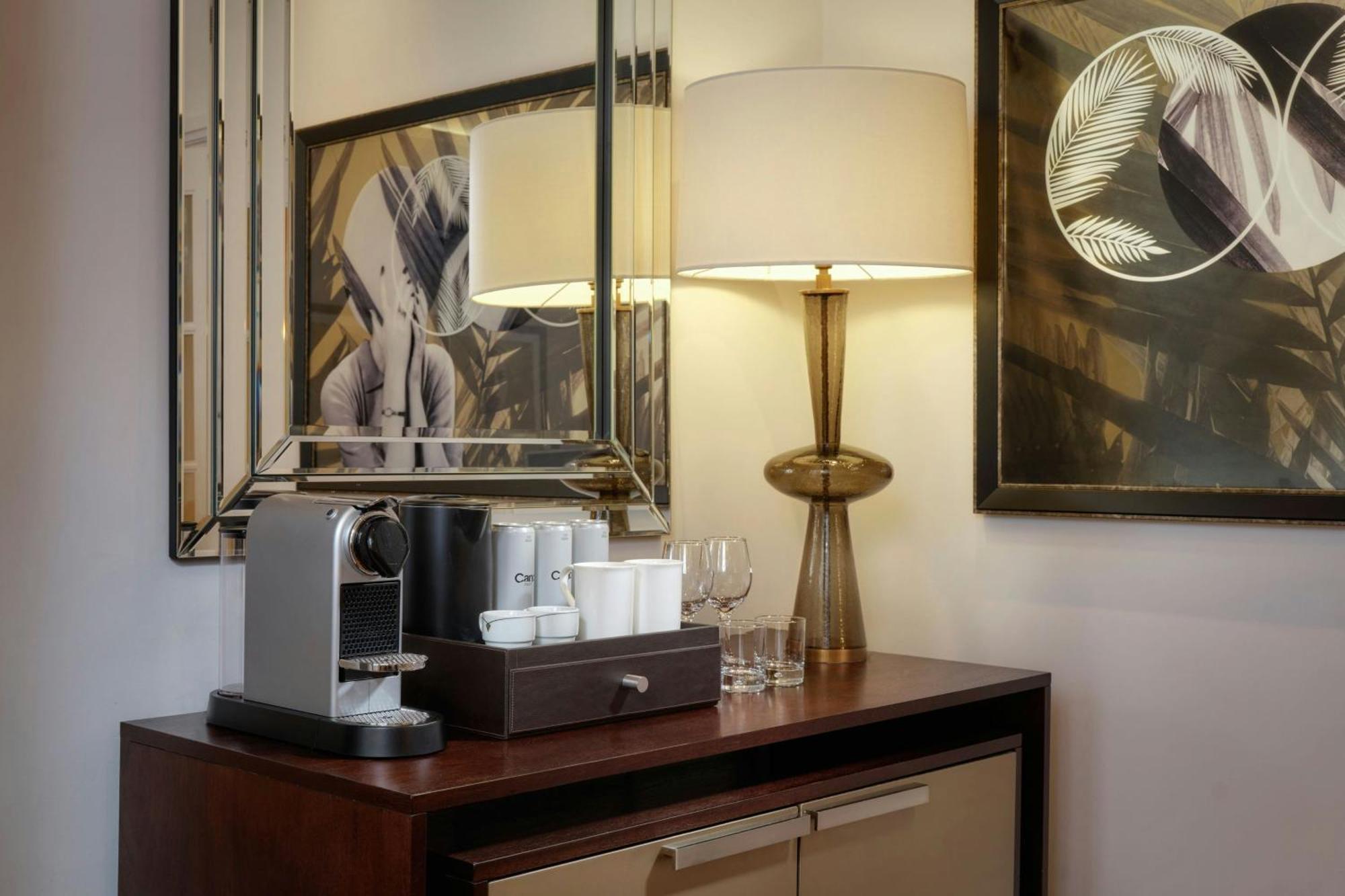 One-Bedroom Grand King Suite Club Lounge Access