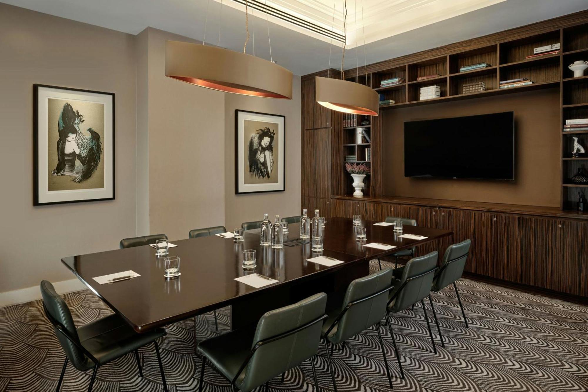 One-Bedroom Grand King Suite Club Lounge Access