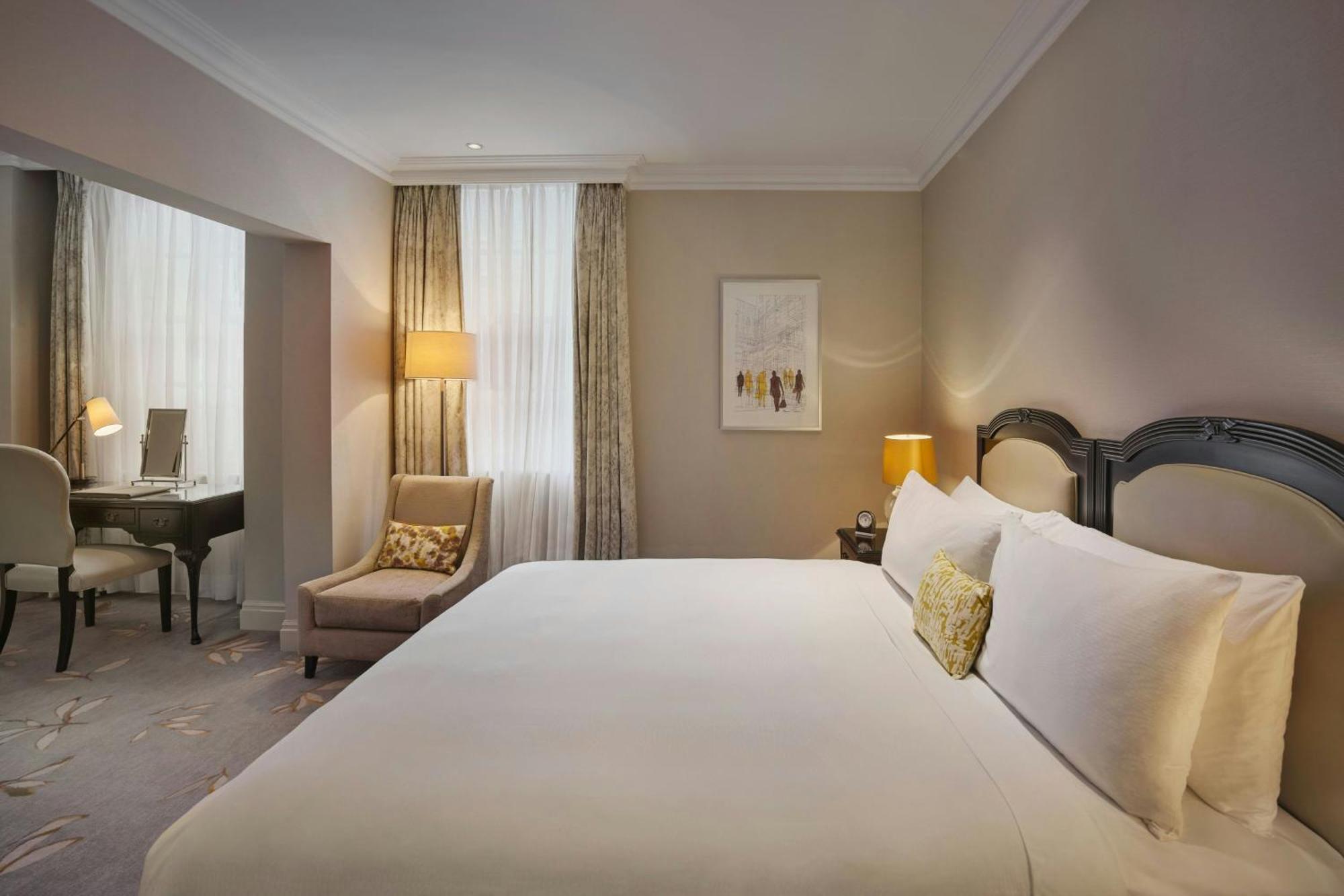 Deluxe Suite 1 Queen