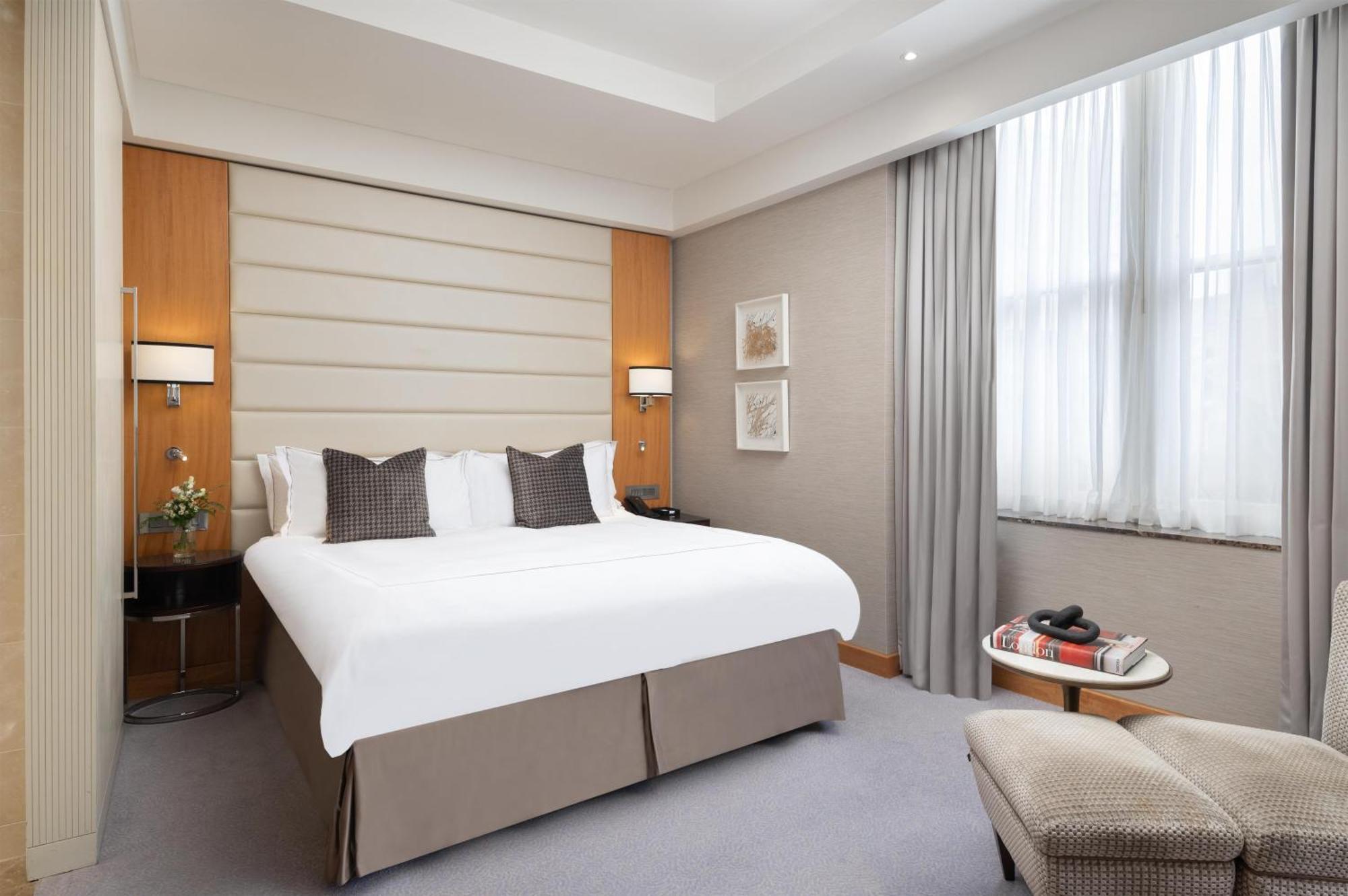 One-Bedroom Suite Lounge Access