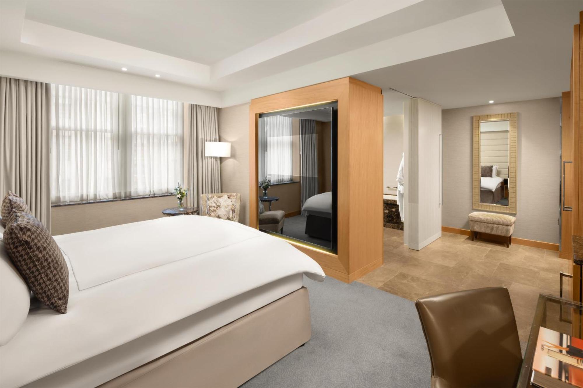 Executive King Room Lounge Access