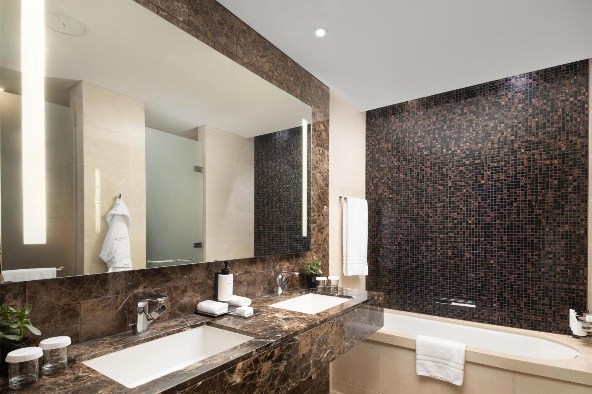 One-Bedroom Suite Lounge Access
