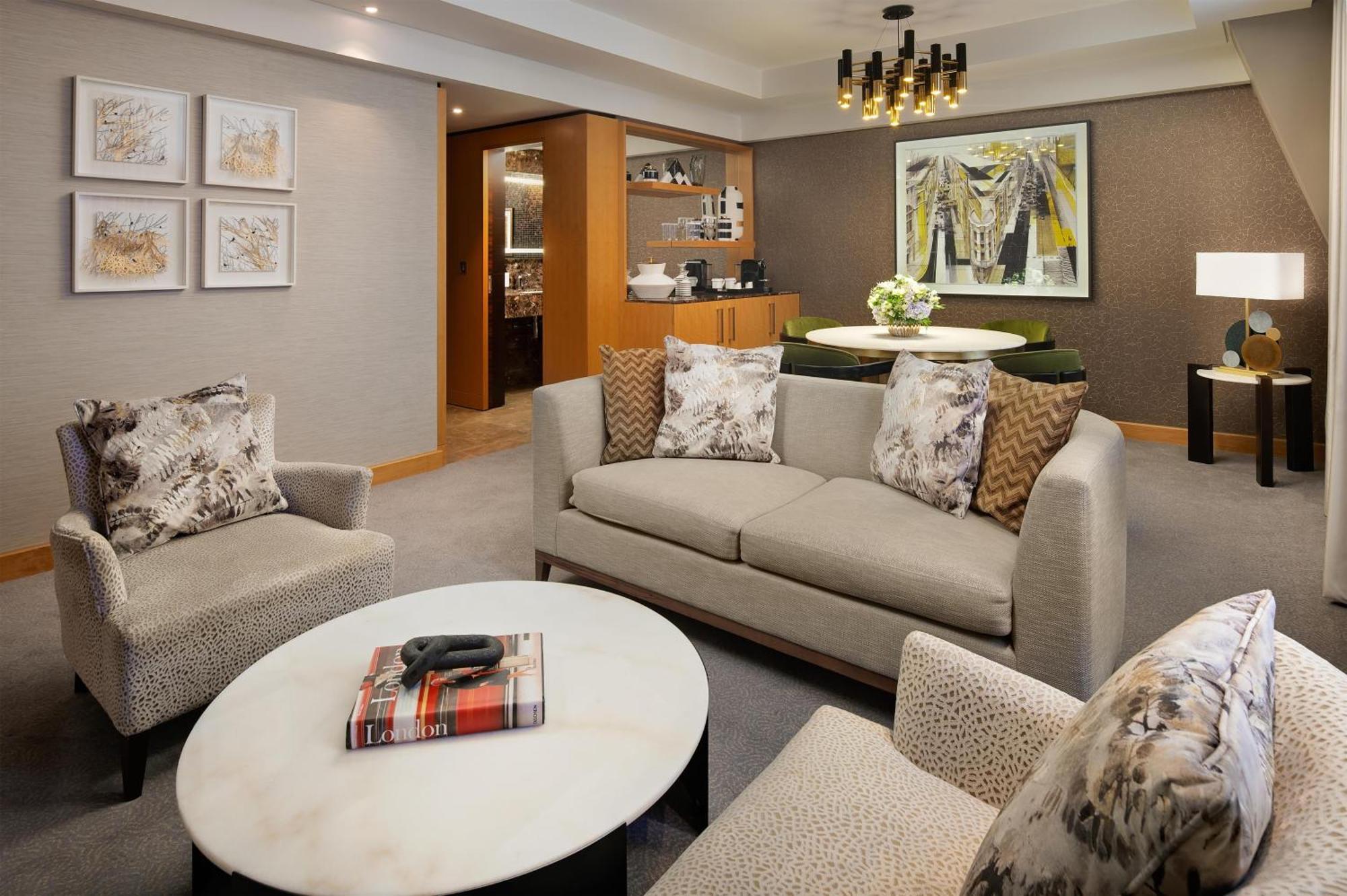 One-Bedroom Deluxe Suite Lounge Access