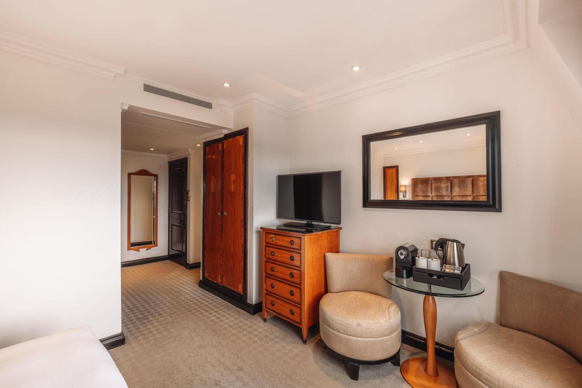 Superior Double Room London Eye View