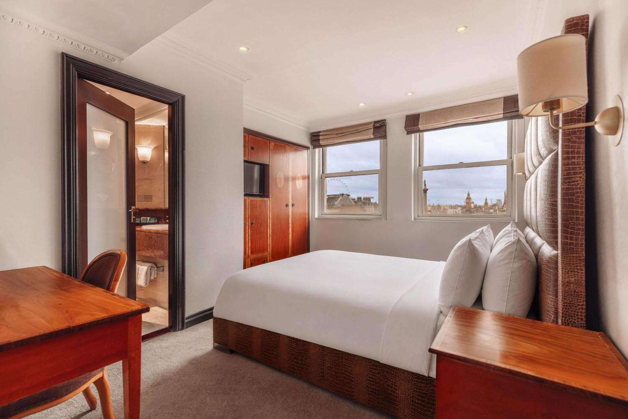 Standard Double Room London Eye View