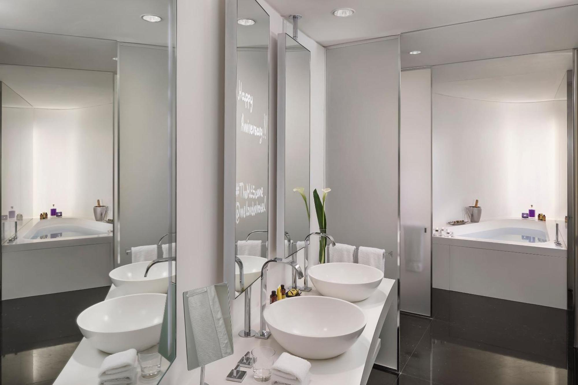 3 Bedroom Beyond ME + Suite Panoramic City View