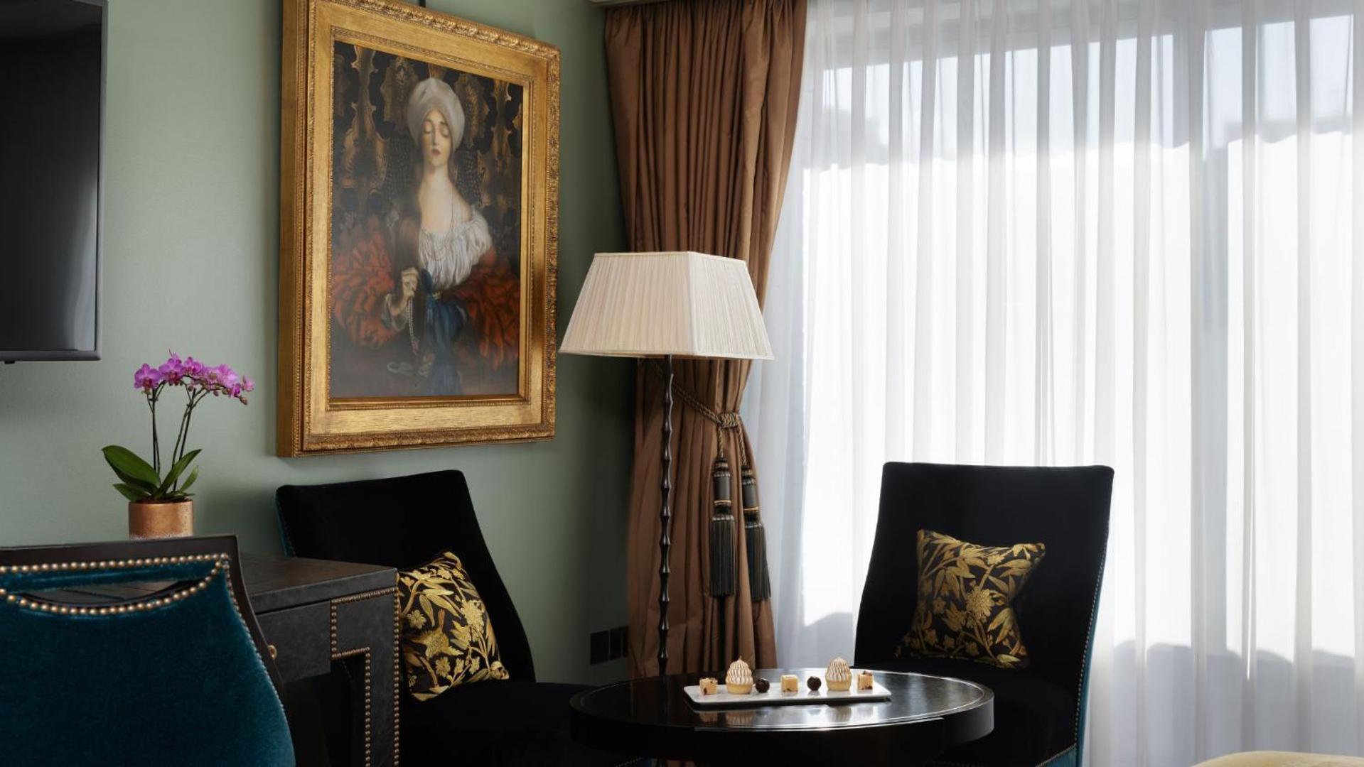 Deluxe King Room
