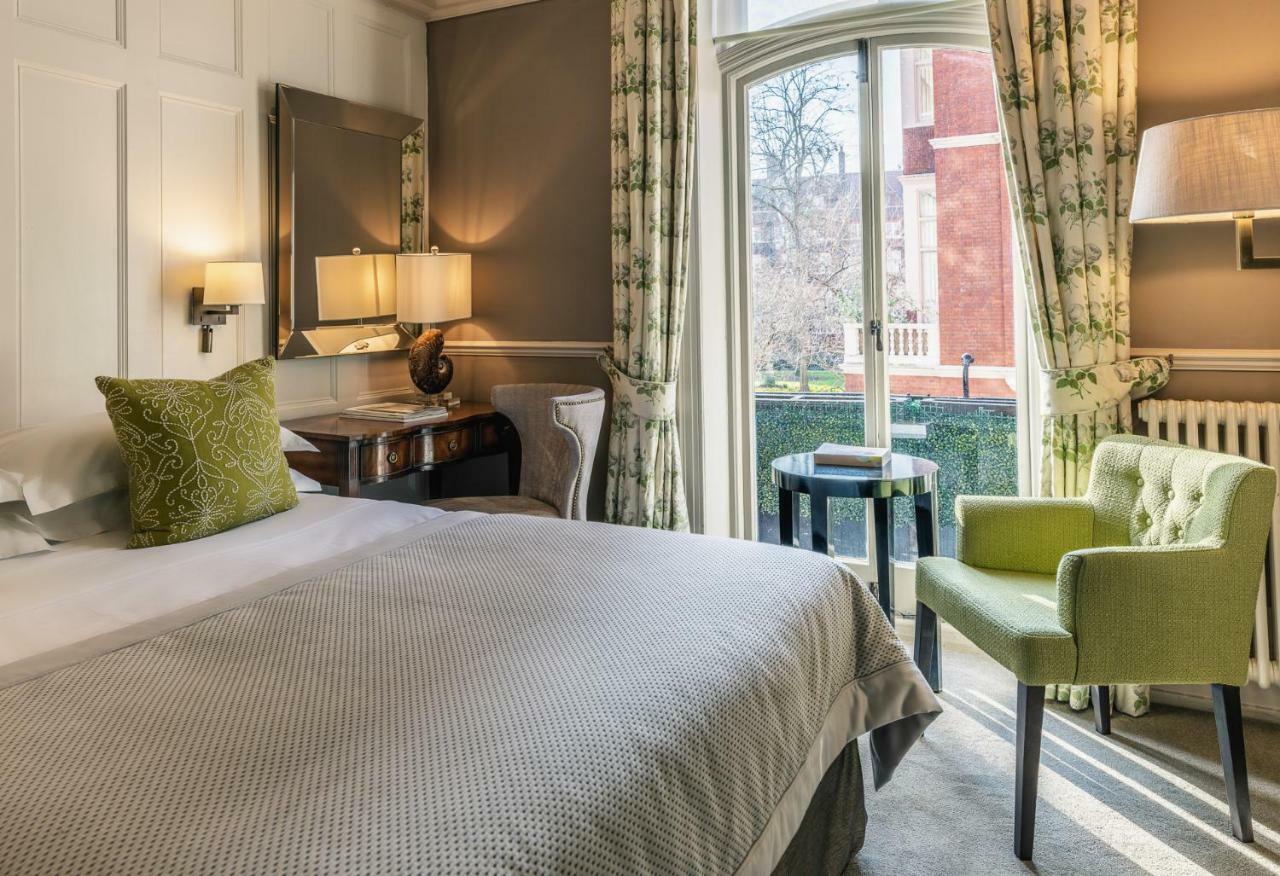 Superior Queen Room at 11 Cadogan Gardens