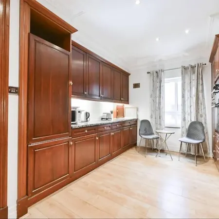 Carlton Court - Mayfair-3