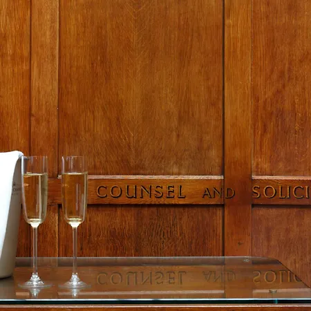 Courthouse Hotel London-3
