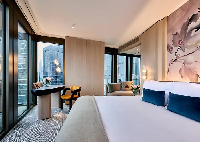 London Hotels 5 StarPan Pacific